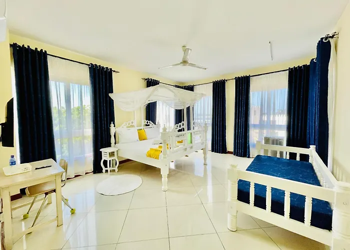 Elna'S Nyali - Work & Unwind - Pool, Sea Views, Ac & Fast Wi-Fi
